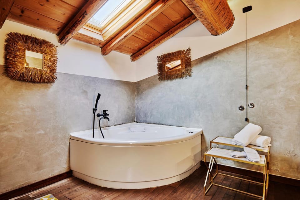 Hot Tub, Bath, towels