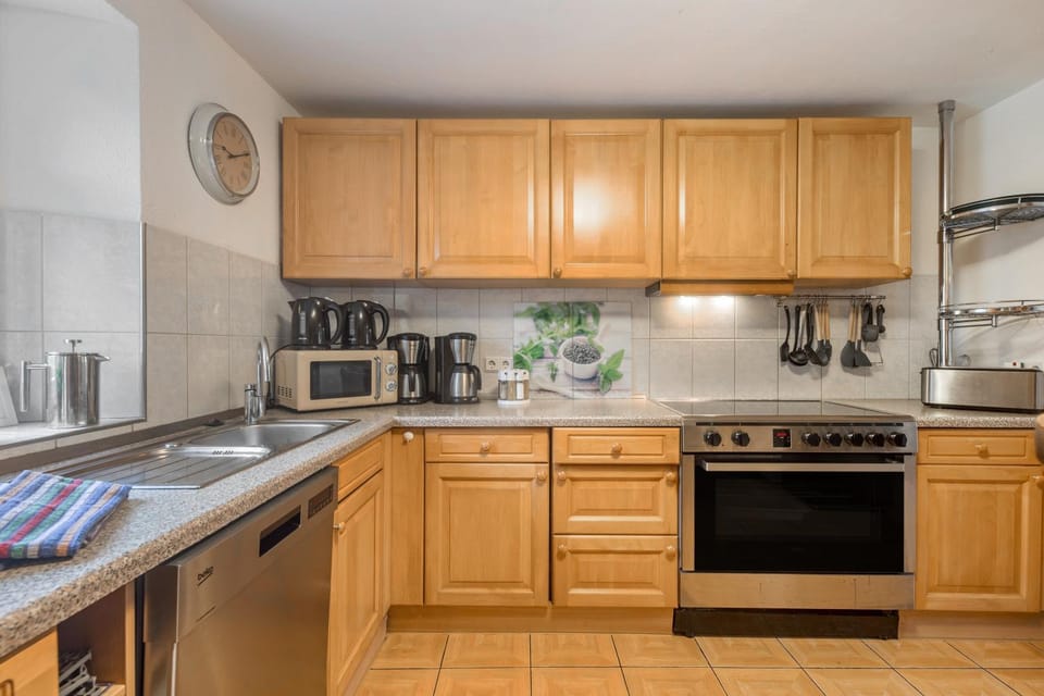 Kitchen or kitchenette, Living room