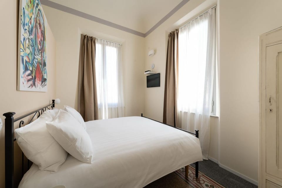 Bed, TV and multimedia, Photo of the whole room, Evening entertainment, Bedroom