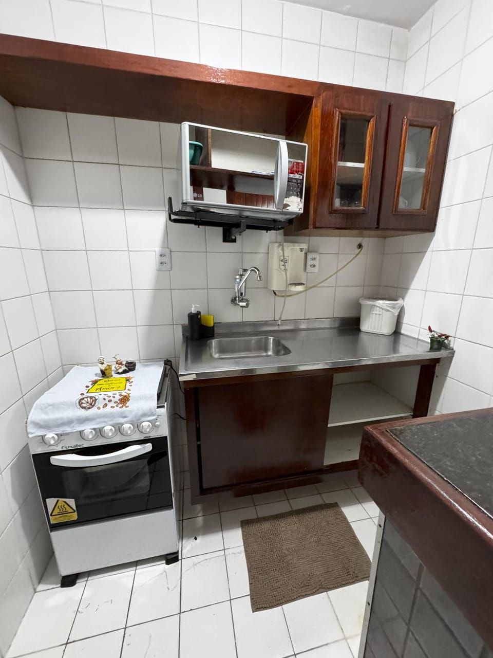 Kitchen or kitchenette, minibar