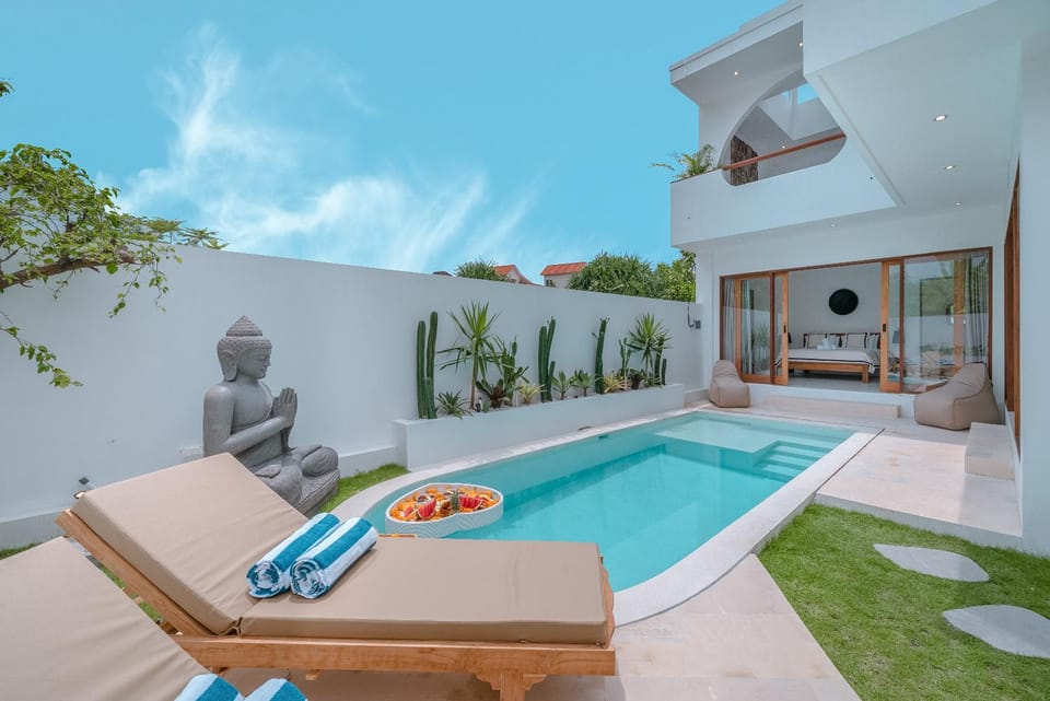 Villa KARMA - Modern & Luxury 3BR Villa - Canggu Beah House in North Kuta