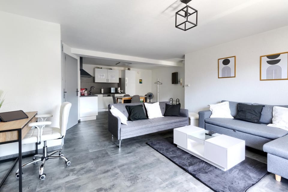 Kitchen or kitchenette, Living room, Seating area