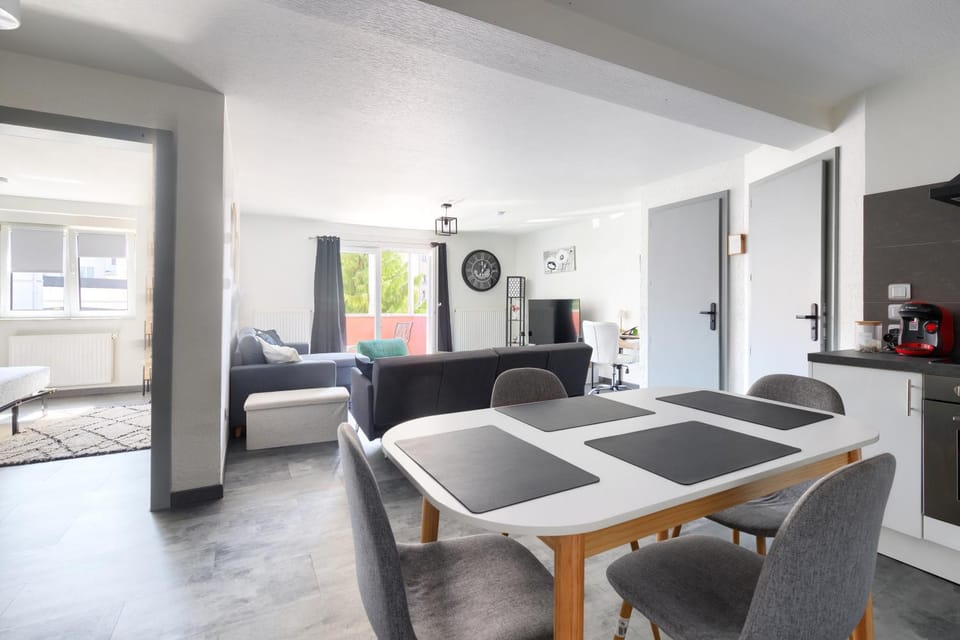 TV and multimedia, Kitchen or kitchenette, Dining area