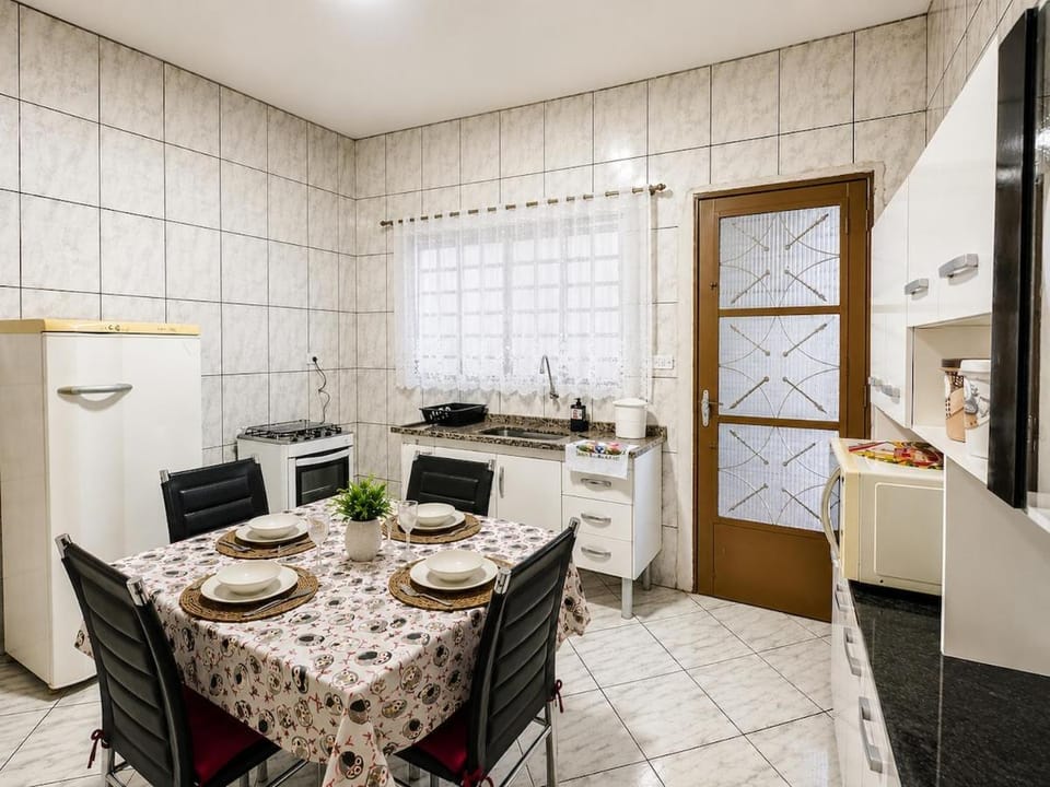 Casa há 4 minutos do centro + ar cond. e vaga House in State of Paraná