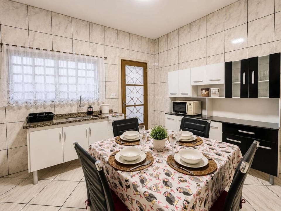 Casa há 4 minutos do centro + ar cond. e vaga House in State of Paraná
