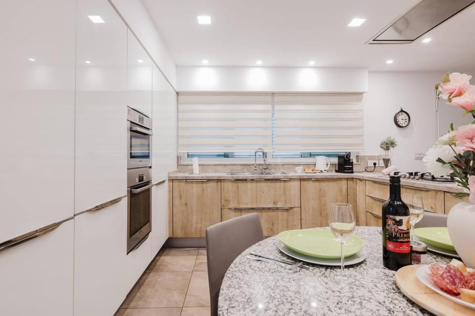 Dolmen Court Qawra fl13 w shared pool! by Homely Apartment in Saint Paul's Bay