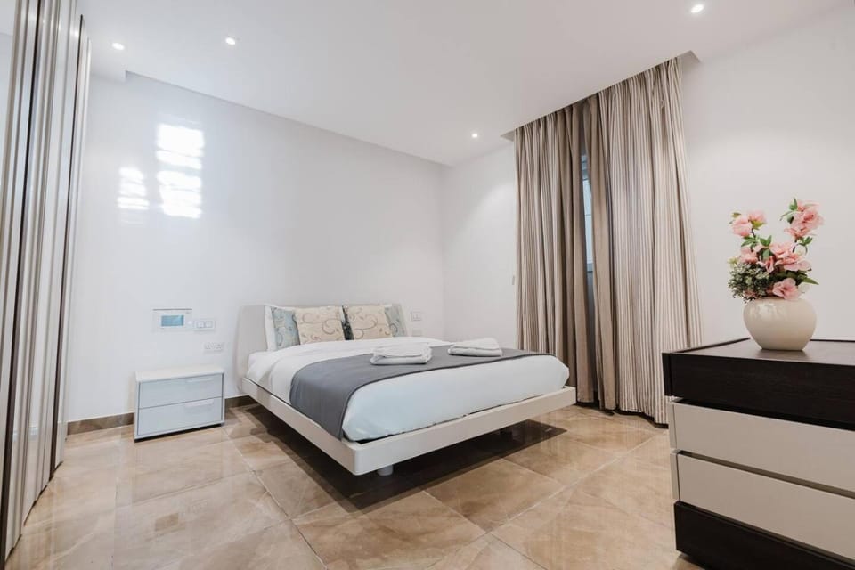 Dolmen Court Qawra fl13 w shared pool! by Homely Apartment in Saint Paul's Bay