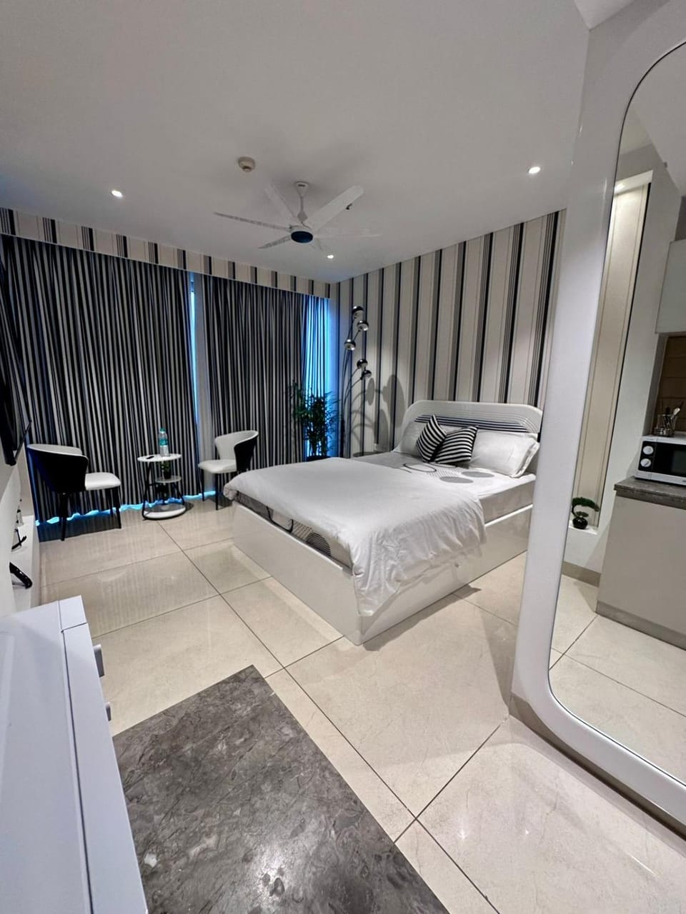Zebra Luxe Loft Studio with patio Apartment in Gurugram
