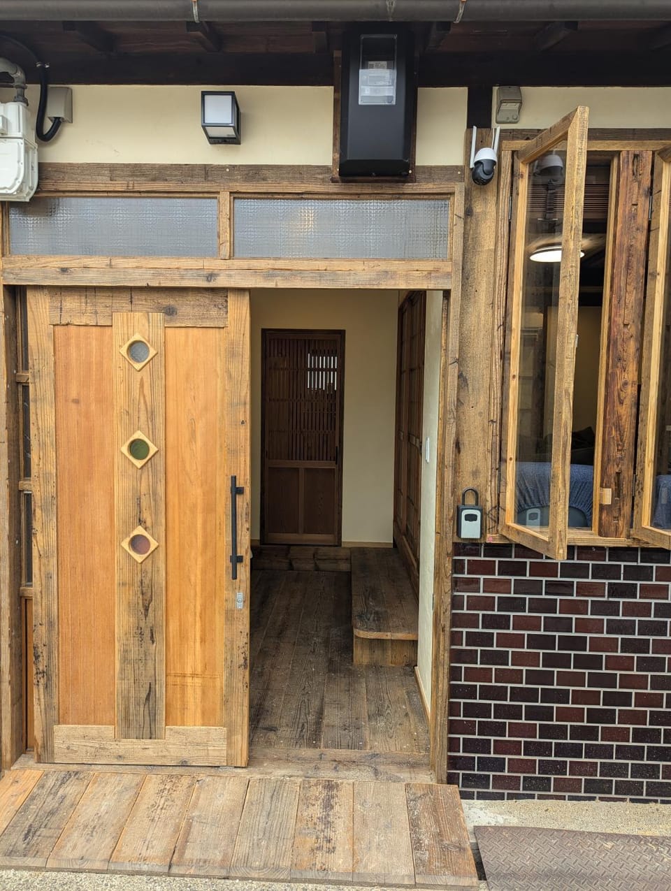 Facade/entrance