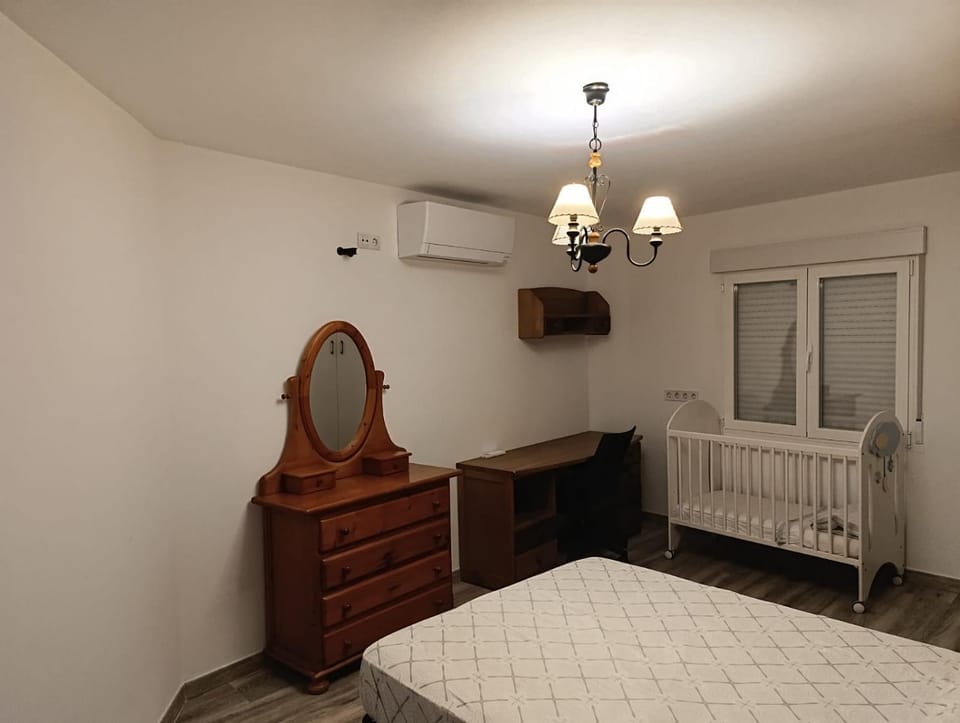 Seating area, Bedroom, air conditioner