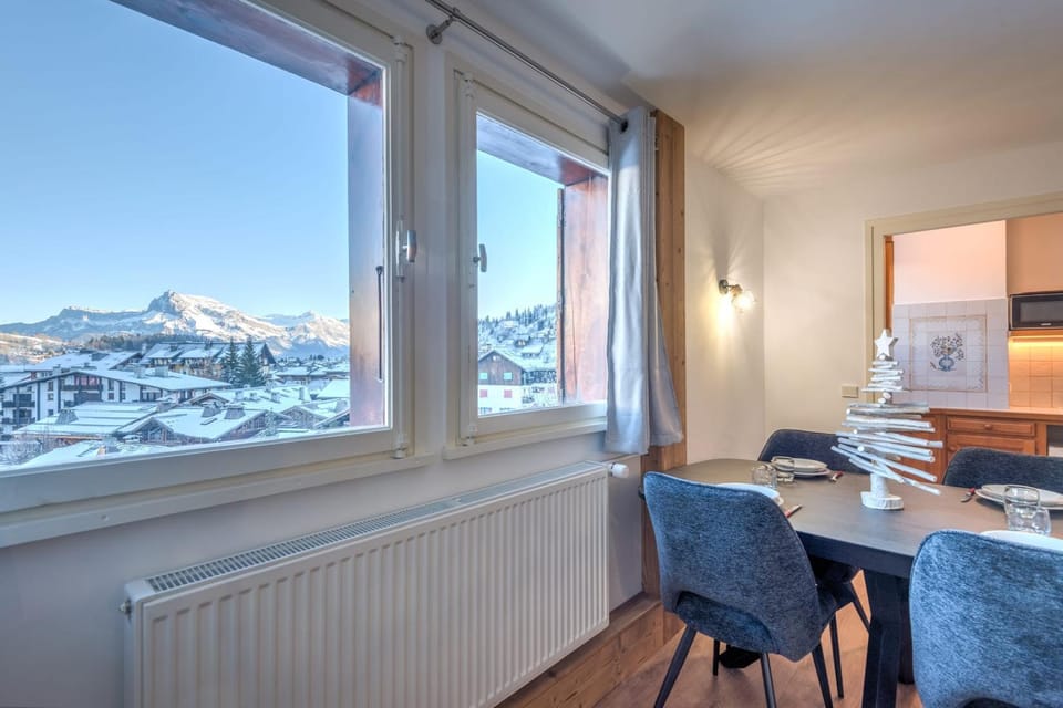 Dining area, Mountain view