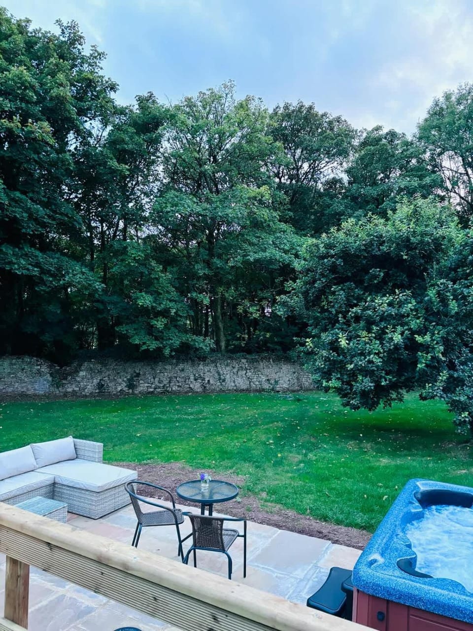 Day, Natural landscape, Garden, Seating area, Garden view