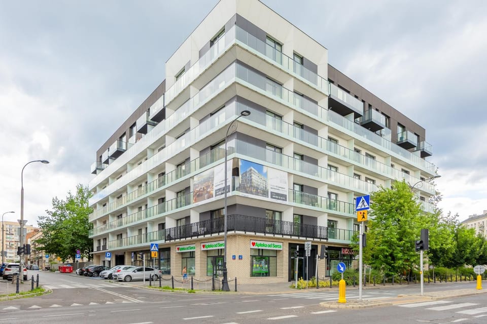 Property building, Neighbourhood, Location