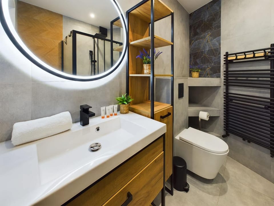 Shower, Toilet, Bathroom, towels
