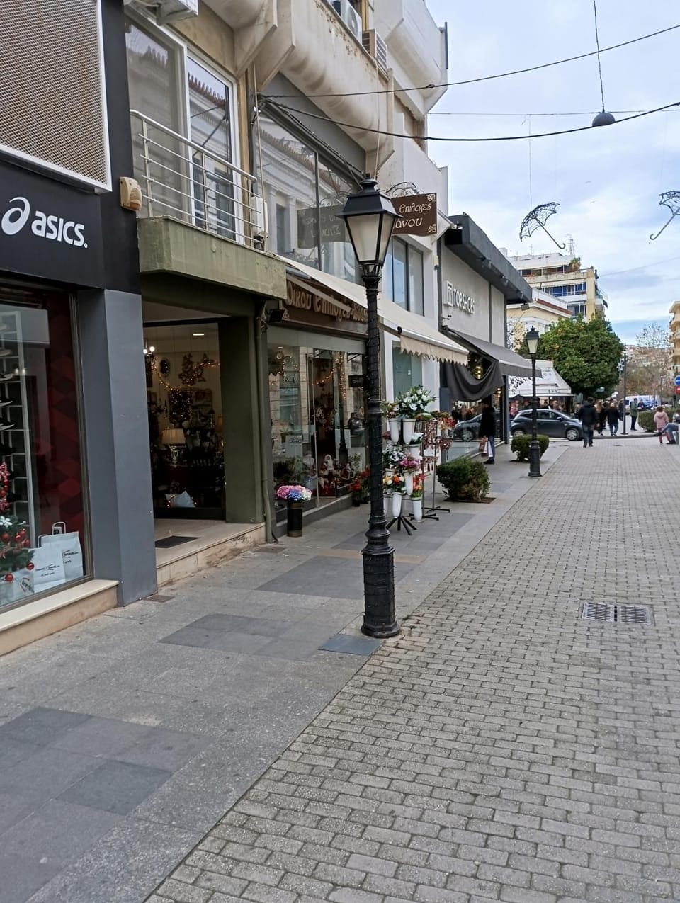 Property building, Day, Neighbourhood, Location