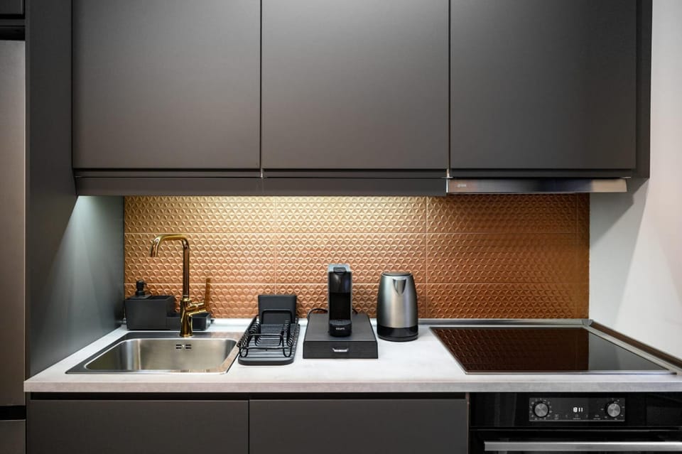 Coffee/tea facilities, Kitchen or kitchenette, stove, kitchen