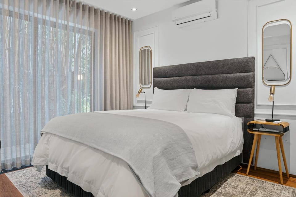 Bedroom, air conditioner