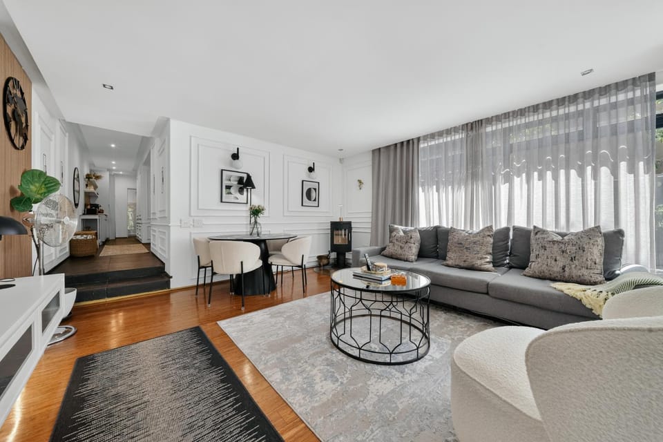 Living room, Seating area, Dining area