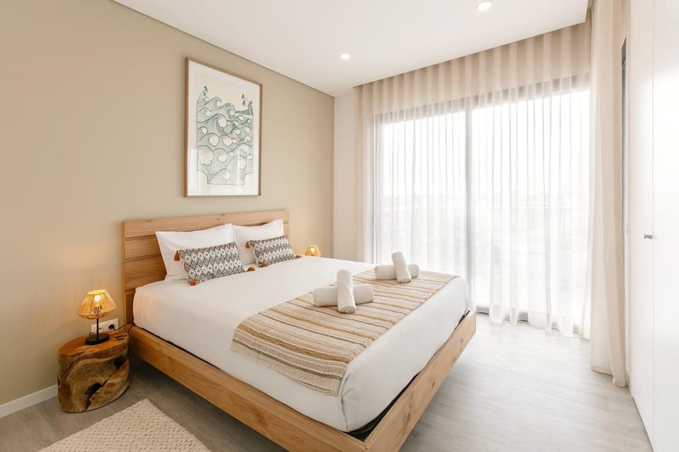 Bed, Decorative detail, Bedroom, towels