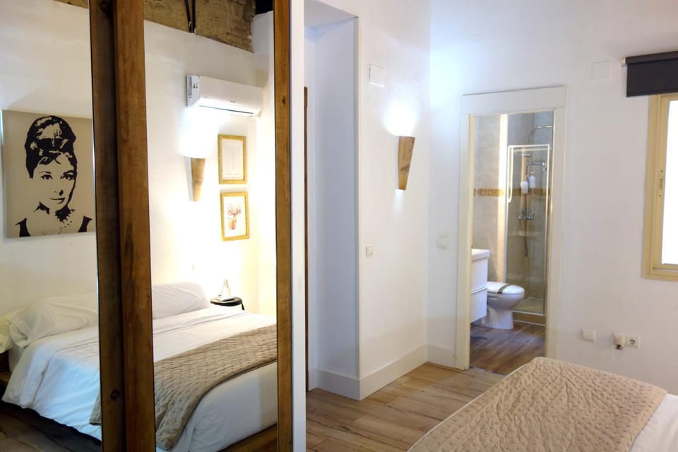 Bed, Bathroom, Photo of the whole room, Bedroom, towels