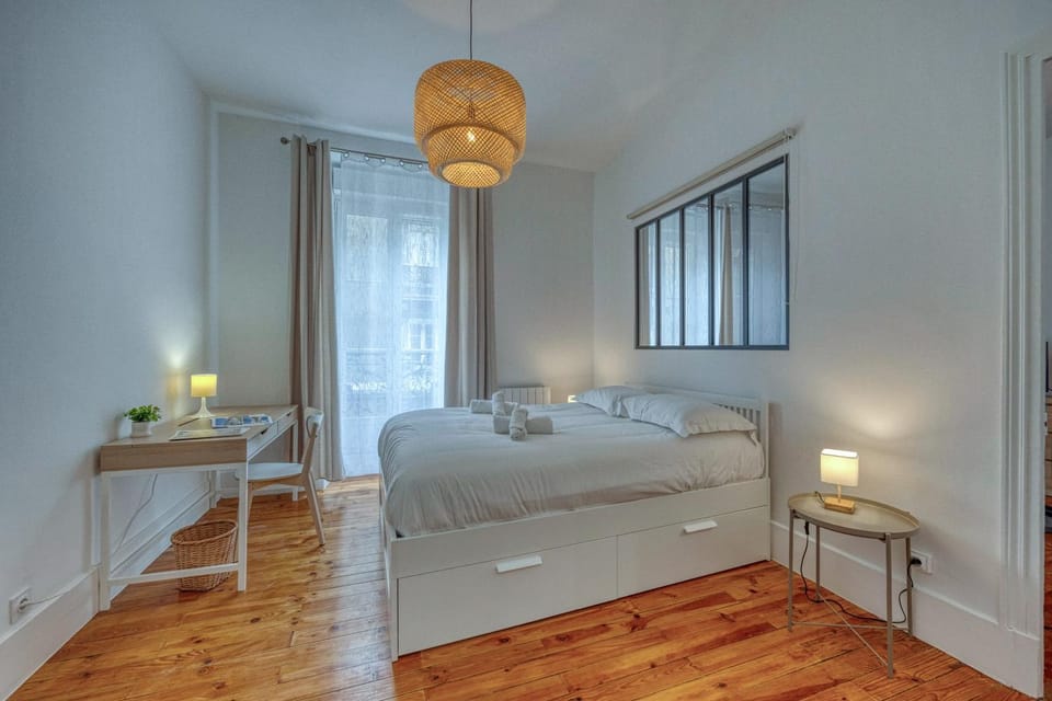 Bed, Photo of the whole room, Bedroom