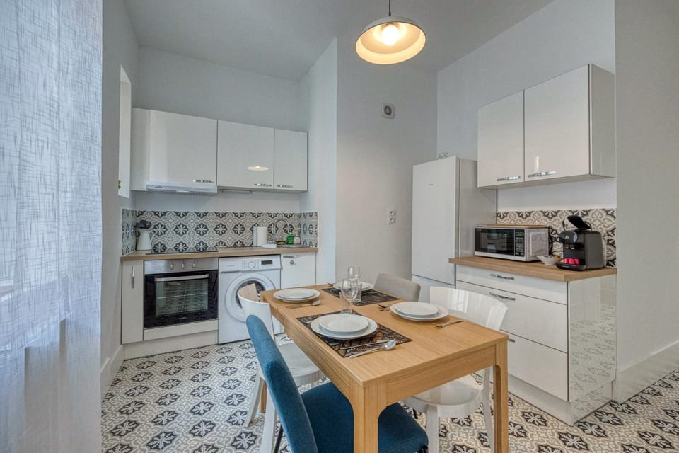 Coffee/tea facilities, Kitchen or kitchenette, Dining area, dishwasher, minibar, oven, pet friendly, stove, toaster
