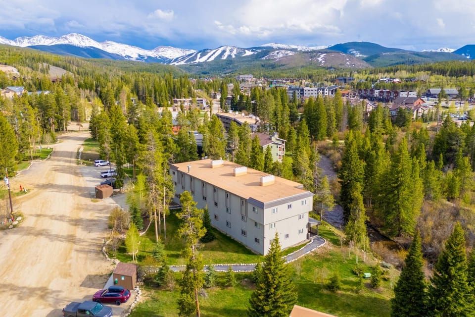 Pool & 3 Hot Tubs: Winter Park Condo on Bus Line House in Fraser