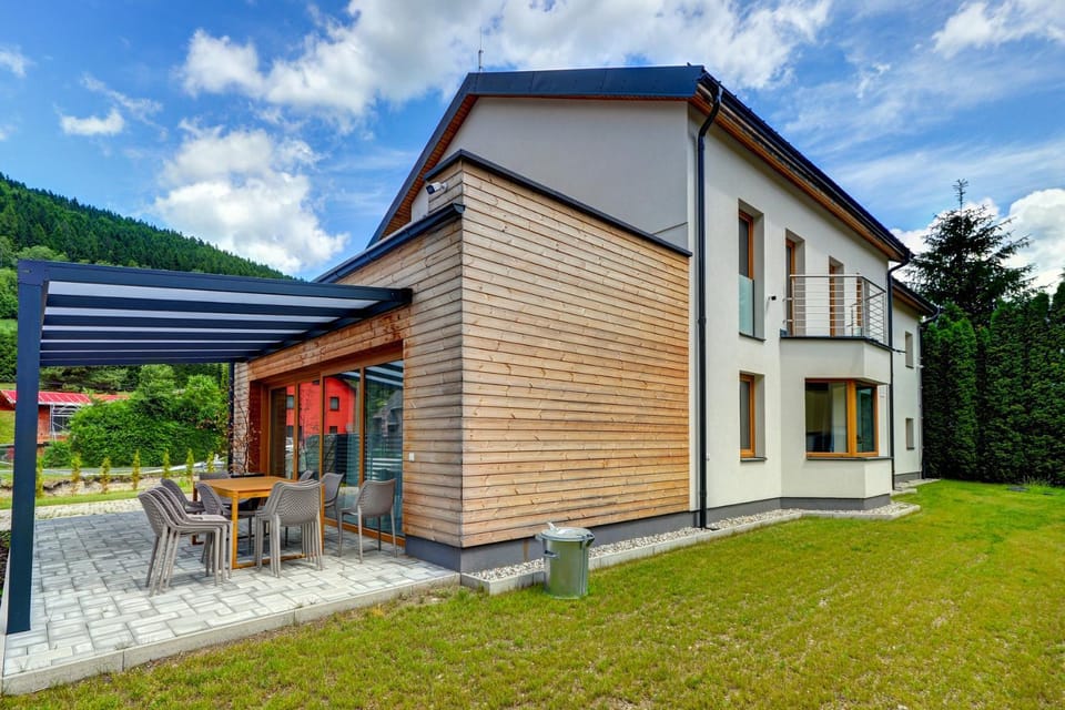 Property building, Garden, Balcony/Terrace, Garden view