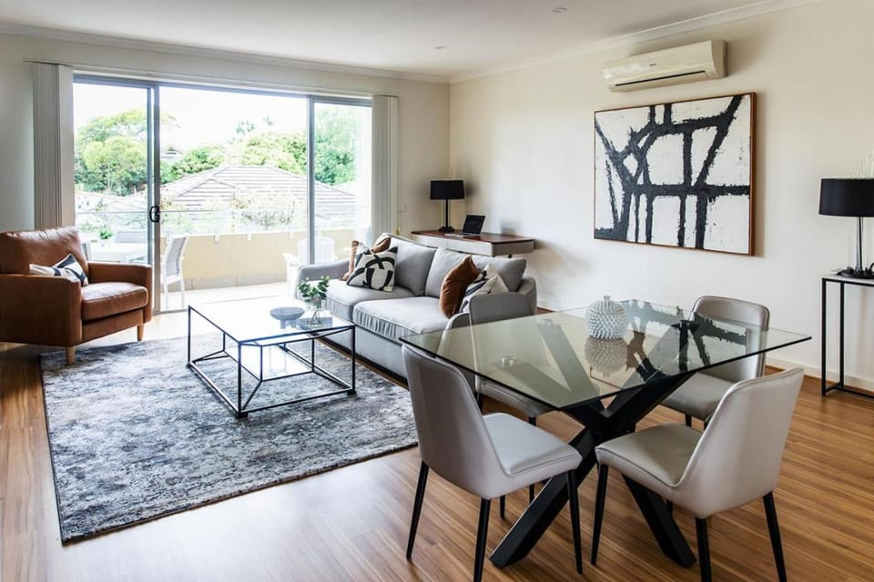 Living room, Decorative detail, Seating area, Dining area, air conditioner
