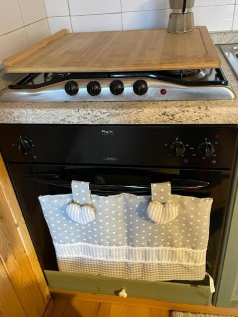 Kitchen or kitchenette, oven, stove