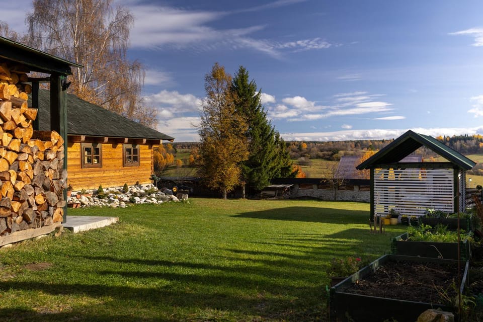 Slow Mountain Base - 2BR Family Apartment - Sleeps 8 - Outdoor Cinema - Garden - Kriváň view - Liptov Apartment in Slovakia