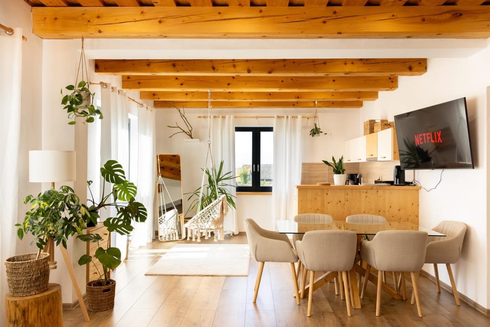 TV and multimedia, Living room, Dining area