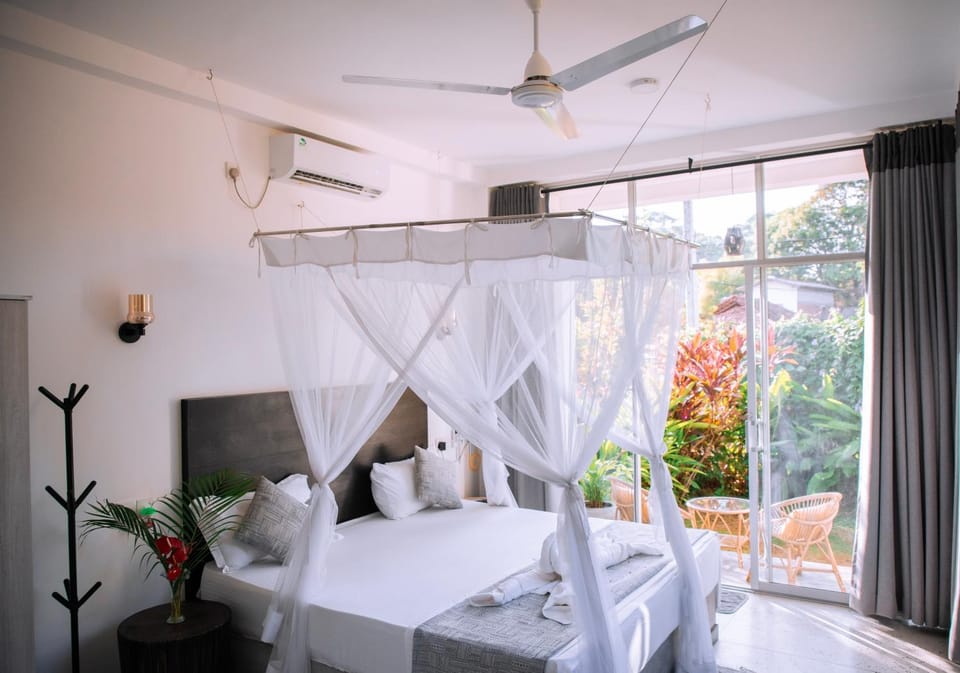 Bed, Photo of the whole room, Bedroom, air conditioner