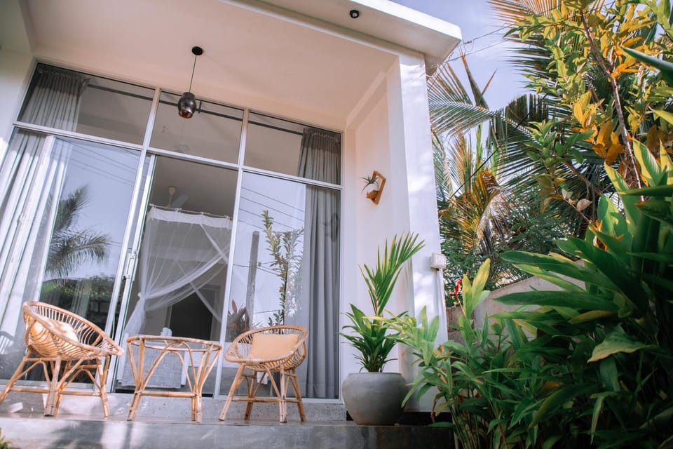 Property building, Patio, Spring, Day, Garden, View (from property/room), Balcony/Terrace, Living room, Seating area, Garden view