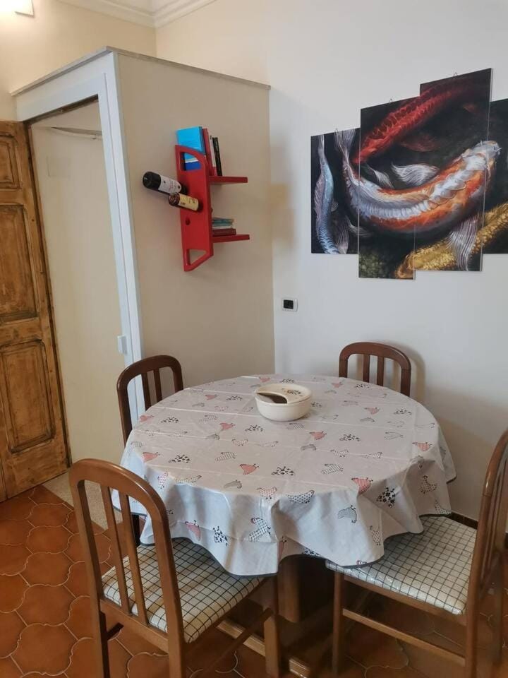 Living room, Decorative detail, Seating area, Dining area