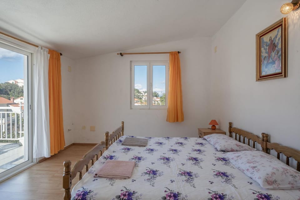 Bed, Balcony/Terrace, Bedroom