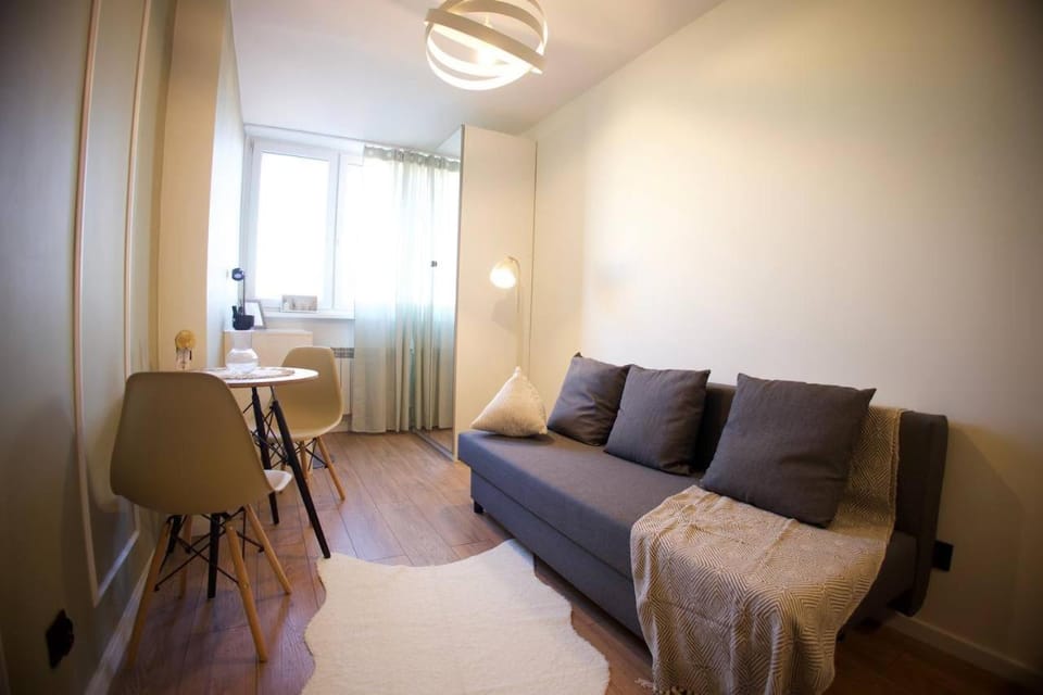 Studio obok metra! Apartmenty Natural Apartment in Warsaw
