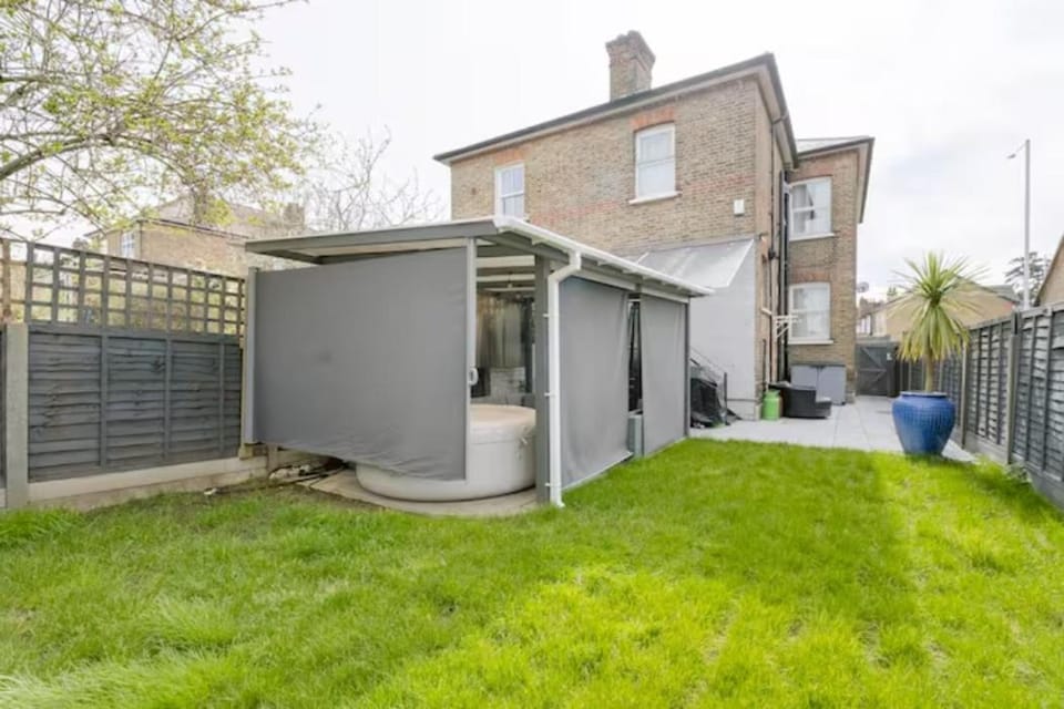 Property building, Day