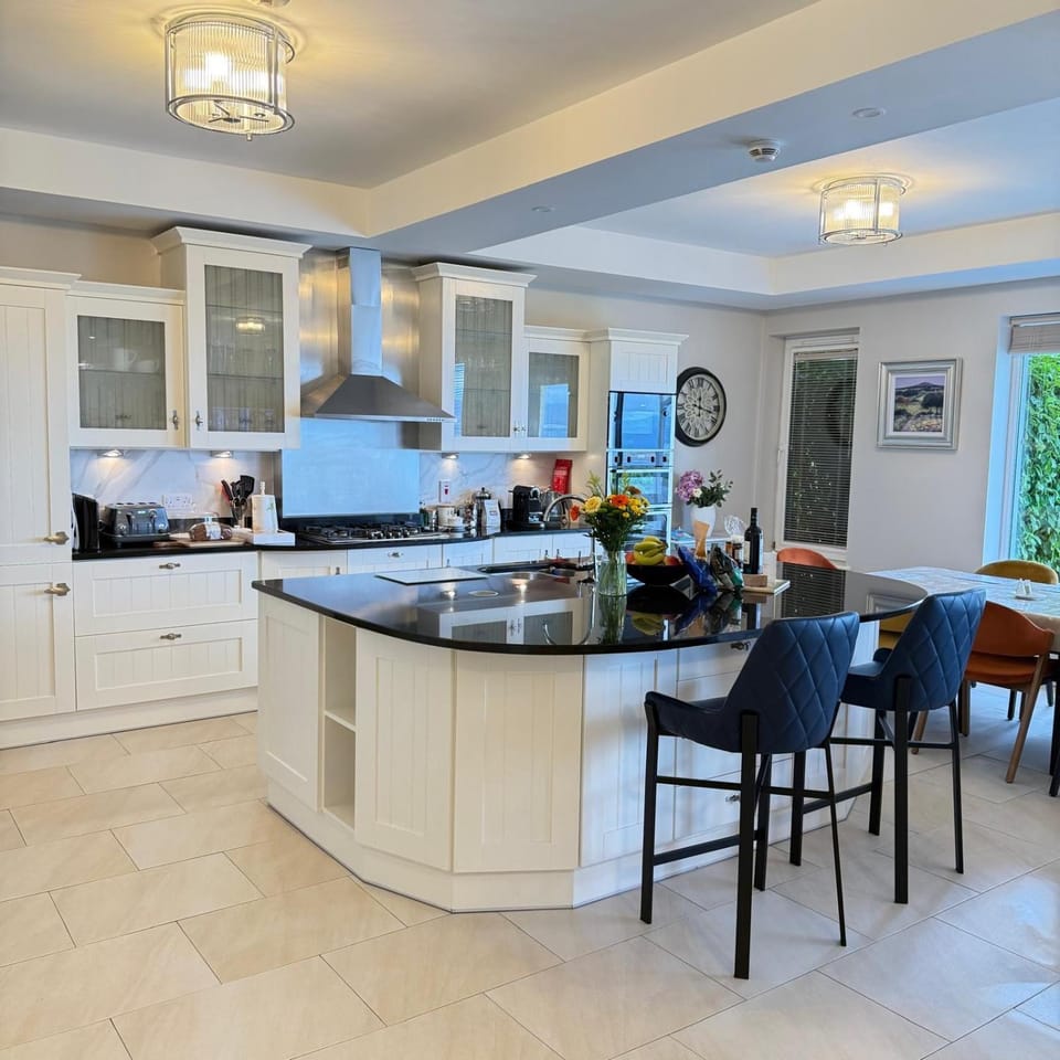 Kitchen or kitchenette, Seating area, Dining area, dishwasher, stove