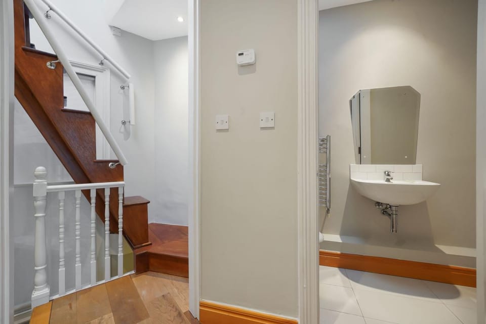 Chic 1 Bed Terrace Apartment in Notting Hill FREE WIFI by City Stay Aparts London Apartment in City of Westminster