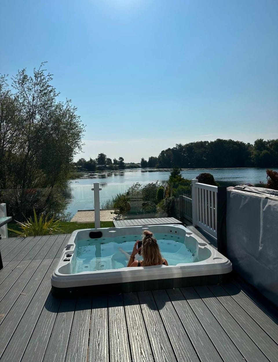 41 Fishing lake House in Tattershall