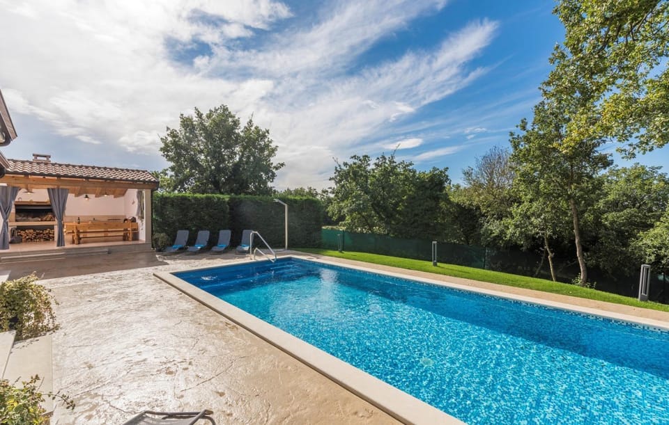 Property building, Garden, Pool view, Swimming pool
