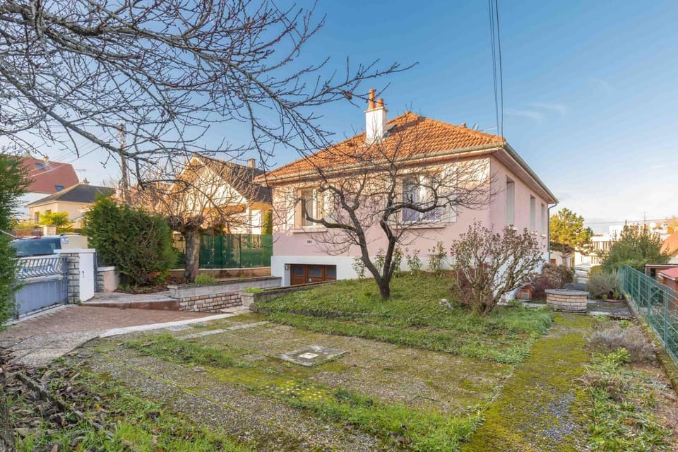 Sweet Burgundy Villa House in Dijon
