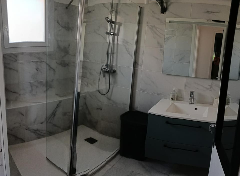 T2 calme centre ville Apartment in Corsica