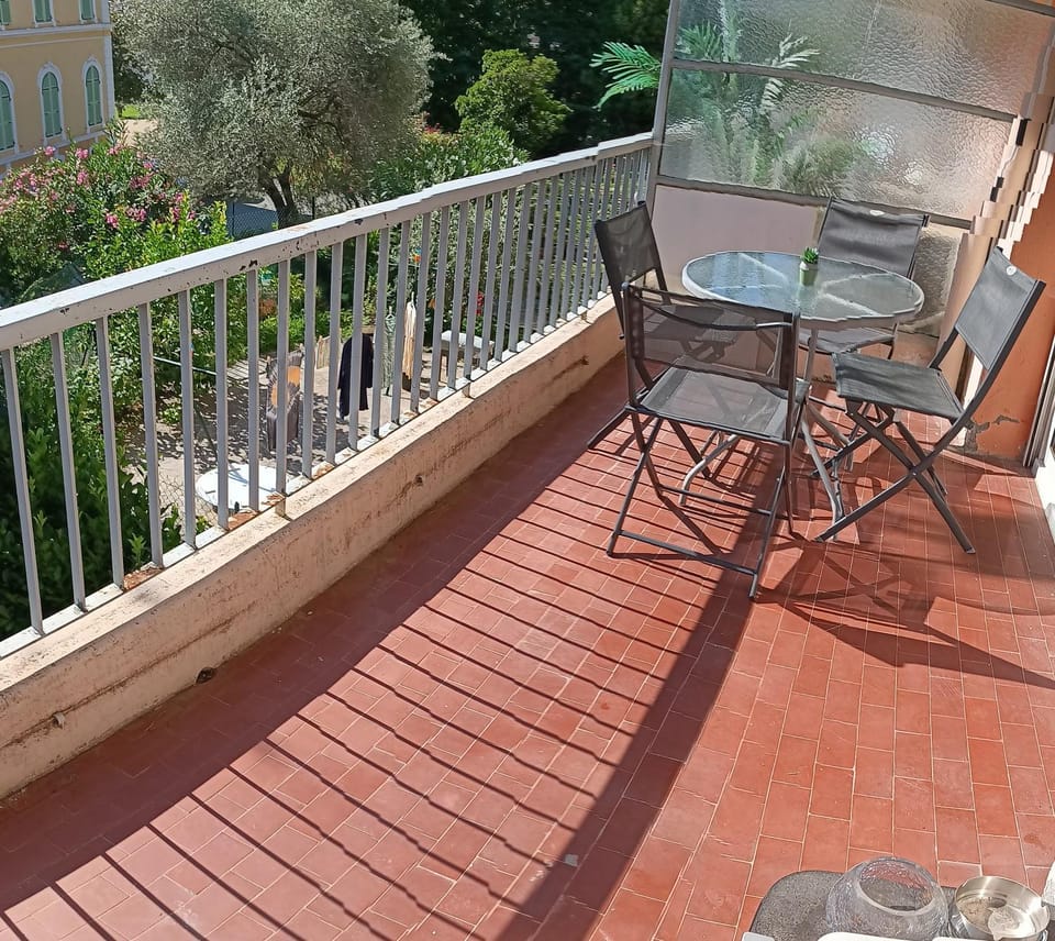 T2 calme centre ville Apartment in Corsica