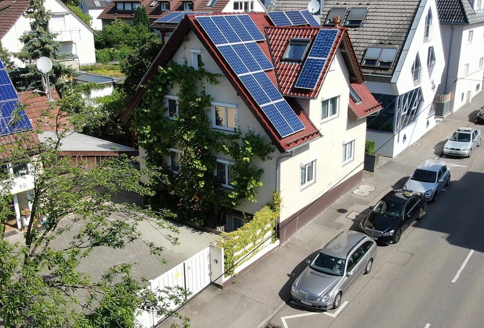 Property building, Neighbourhood, Bird's eye view, Street view, Location, Parking
