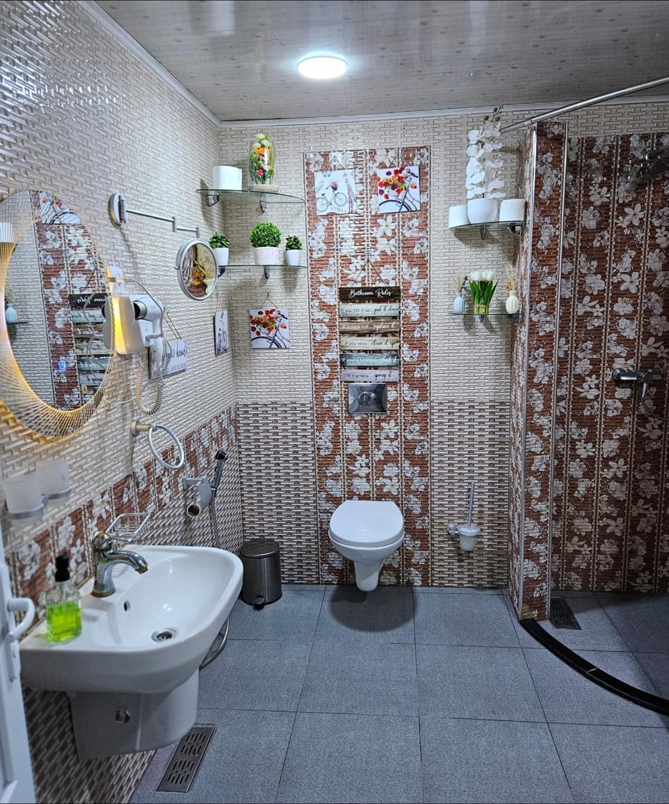 Shower, Toilet, Bathroom