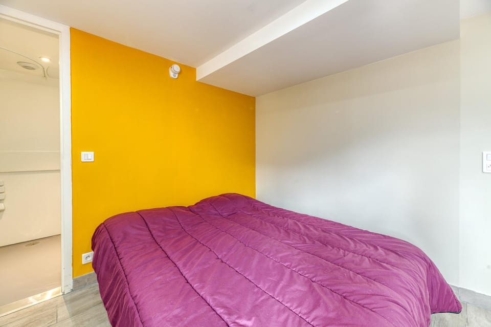 Property building, Living room, Bedroom