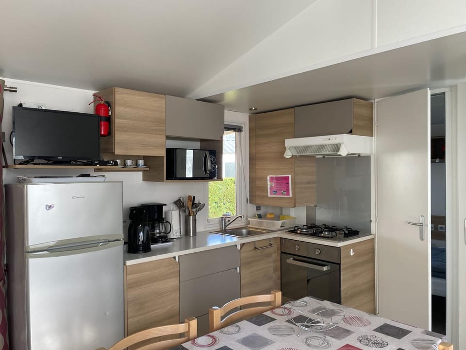 microwave, oven, kitchen