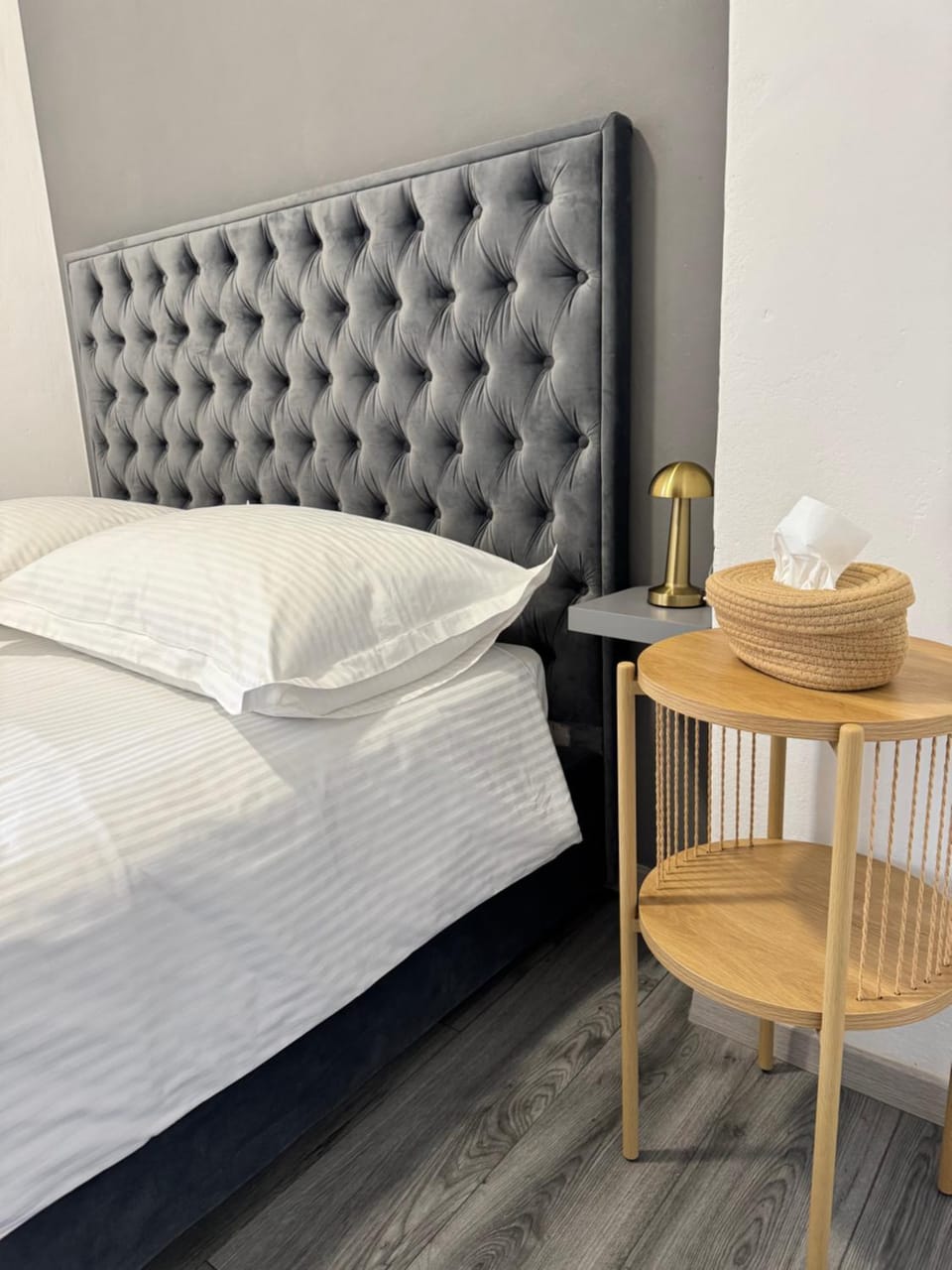 Bed, Photo of the whole room, Seating area, Bedroom